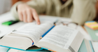 Bonus libri con ISEE fino a 40.000 euro: il DL riscrive il contributo della Manovra