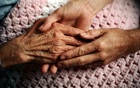 Caregiver familiare, arriva il fondo per l'assistenza di anziani e malati