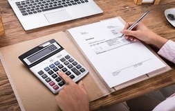 Fattura elettronica: dal 2019 "mini spesometro" e comunicazione operazioni estero mensili