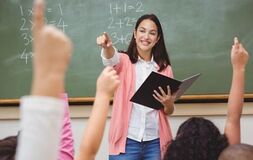 Scuola, allarme Ocse: sempre più donne tra gli insegnati e stipendi più bassi