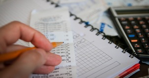 Detrazioni IRPEF anche con l'assegno unico 2022: il decreto Sostegni ter modifica il TUIR