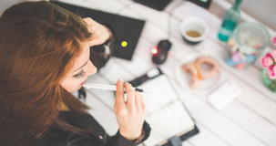 Verso una gender flat tax: si fa largo una tassazione agevolata per le donne vittime di violenza 