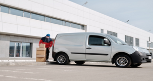 Ecobonus auto 2022: dal 25 maggio prenotazione incentivi anche per veicoli commerciali