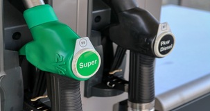 Caro benzina: taglio delle accise fino al 31 ottobre 2022, le novità nel Decreto Aiuti ter