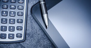 Pagamento acconti delle imposte: comunicazione al sostituto d'imposta per il versamento con F24