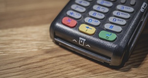 Pos obbligatorio con esenzioni per professionisti e commercianti