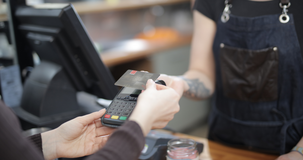 Pagamento con POS: nessuna novità su obbligo e sanzioni dal 2023, ma analisi sui costi di commissione