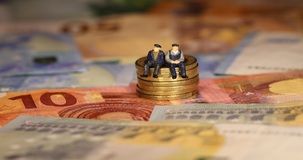 Pensione anticipata: previsto il bonus Maroni per chi decide di restare al lavoro