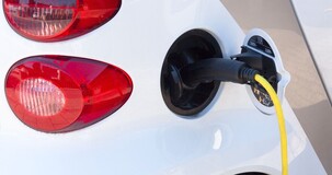 Colonnine ricarica auto elettriche, proroga del bonus per il 2023