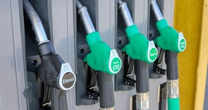 Buoni carburante 2023, agevolazione fino a 200 euro per l'intero anno