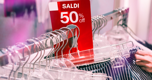 Saldi estivi 2023 al via: anche nel periodo degli sconti vige l'obbligo di accettare pagamenti elettronici