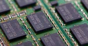 Bonus ricerca e sviluppo per la produzione dei chip: il nuovo credito d'imposta nel DL Omnibus