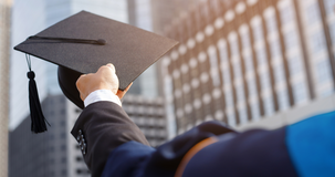 Con l'iscrizione all'università, i figli e le figlie maggiorenni conservano l'assegno unico