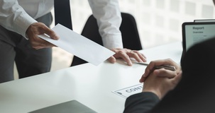 Supporto formazione e lavoro: l'indennità di 350 euro non spetta in caso di dimissioni volontarie 