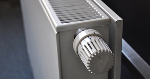 Bonus riscaldamento addio: contributo extra ai beneficiari degli sconti luce e gas nel DL energia