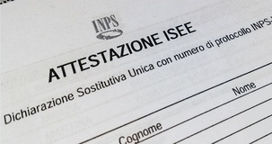 Assegno unico: ISEE aggiornato al 2025 entro il 28 febbraio per evitare di ricevere l'importo minimo 