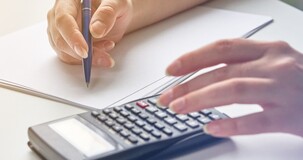 Imposta di soggiorno e bollo in fattura: le differenze nel trattamento fiscale