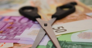 Sull'evasione per necessità il Governo chiude un occhio: verso la riduzione delle sanzioni tributarie