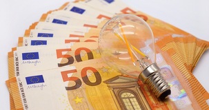 Bonus bollette più basso dal 1° aprile 2024: stop al contributo straordinario 