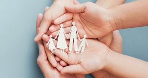 Dai bonus a famiglie e giovani ai congedi parentali, cosa si perde con lo stop al Family Act