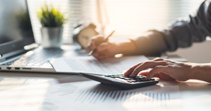 Indeducibili le erogazioni liberali se le somme sono impiegate in investimenti finanziari