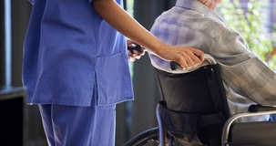 Quanto costa assumere badanti conviventi a tempo pieno?