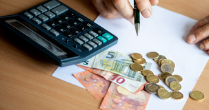 Contributi colf e badanti 2024: seconda rata in scadenza il 10 luglio