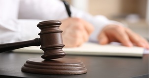 La rilevanza penale delle violazioni non sana l'atto impositivo emesso ante tempus