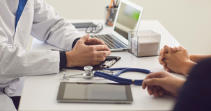Fattura elettronica anche per i medici nel 2025: proroga breve per il divieto sulle prestazioni sanitarie