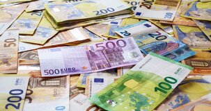 Denaro contante: dal 2025 nuove regole sui controlli in dogana