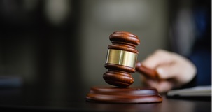 Diniego all'autotutela impugnabile solo per vizi afferenti al rifiuto