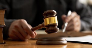 Pignoramenti di crediti tributari: chiarimenti sulla giurisdizione competente