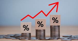 Aumenti in busta paga, così il Fisco “taglia” gli stipendi: meno bonus e più IRPEF