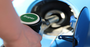 Carburante: pagamento in contanti per gli agricoltori 