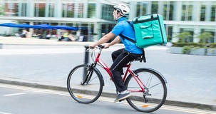 Rider: entro marzo la legge che regola i contratti di lavoro