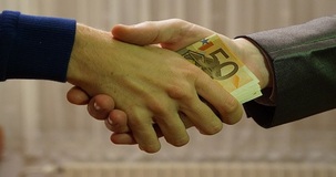 Corruzione: l'Italia migliora nella speciale classifica. Ora è al 53° posto