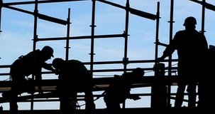 Lavoro irregolare: sanzioni più alte per chi impiega migranti senza permesso