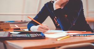 Compito in classe perduto: occorre la denuncia? Ecco la procedura