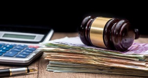 Spese legali deducibili solo alla fine del singolo grado di giudizio