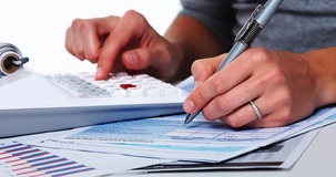 Crediti INPS, stretta sulle compensazioni e daspo per commercialisti e consulenti 