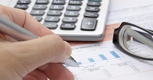 L'impiego di lavoratori in nero legittima l'accertamento induttivo