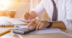 Compensazioni dal 1° gennaio per i crediti da quadro RU: agevolazioni salve dalla stretta
