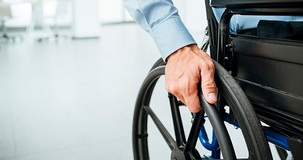 Assegno di invalidità, più tempo per la domanda di rinnovo. Visite INPS sospese