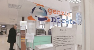 Agenzia delle Entrate: sito in down, uffici chiusi e telefoni intasati. L'emergenza blocca i servizi
