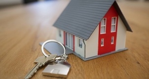 Agevolazione prima casa: l'inerzia colpevole del comune salva dalla decadenza dal beneficio