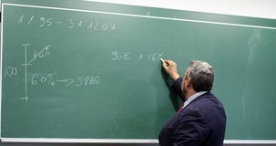 Riapertura scuole, l'organico fa discutere Ministero e sindacati
