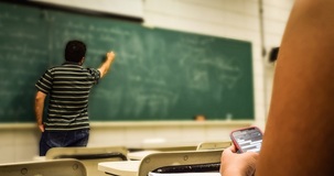 Scuola, ancora ritardi negli stipendi dei supplenti Covid
