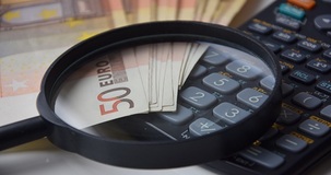 Compenso avvocati: il libero accordo legittima superamento delle tariffe professionali