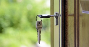 Il trasferimento della casa all'ex coniuge è esente da imposta di registro