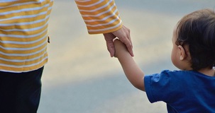 Bonus genitori separati o divorziati, fino a 800 euro in arrivo nel DL Sostegni: a chi spetta?